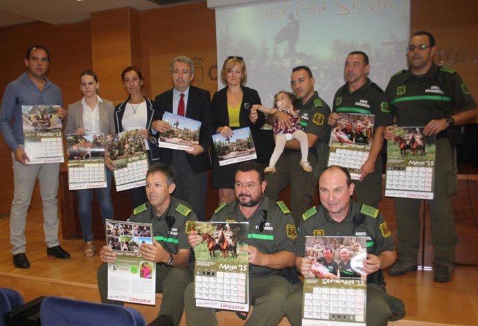 Agentes forestales con el consejero