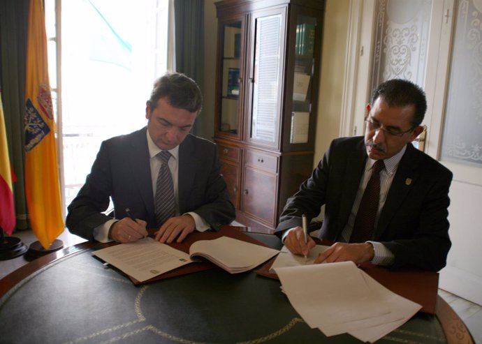 González Mazo y Cuamea firman el convenio