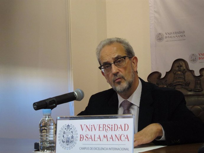 El rector de la USAL, Daniel Hernández Ruipérez