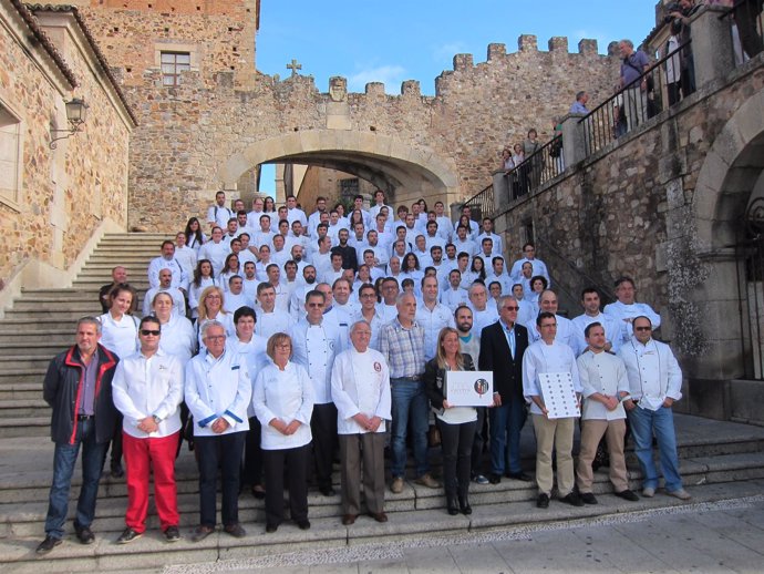 Hosteleros apoyando a Cáceres como Capital Española de la Gastronomía