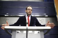 El PSOE tacha de "cuento chino" las medidas anticorrupción del Gobierno