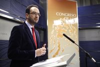 Hernando ve a Podemos "muy calculador" y recalca que el PSOE no usaría siglas de otros para "tapar" a sus candidatos