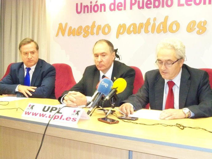 Valderas (i), López Sendino (c) y Gallego (d)