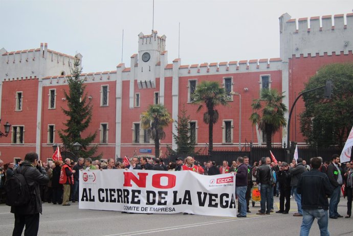 Manifestación Contra El Cierre De La Fábrica De Armas De Oviedo