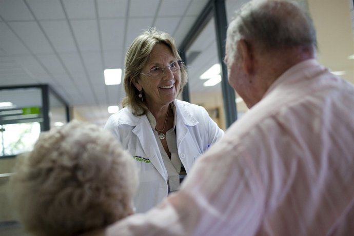 Médico con paciente