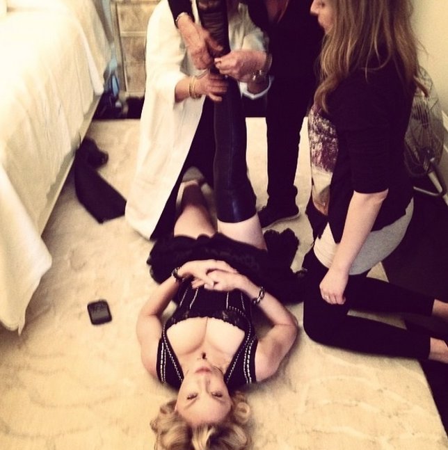 Madonna, sexy y provocante con unas botas Givenchy