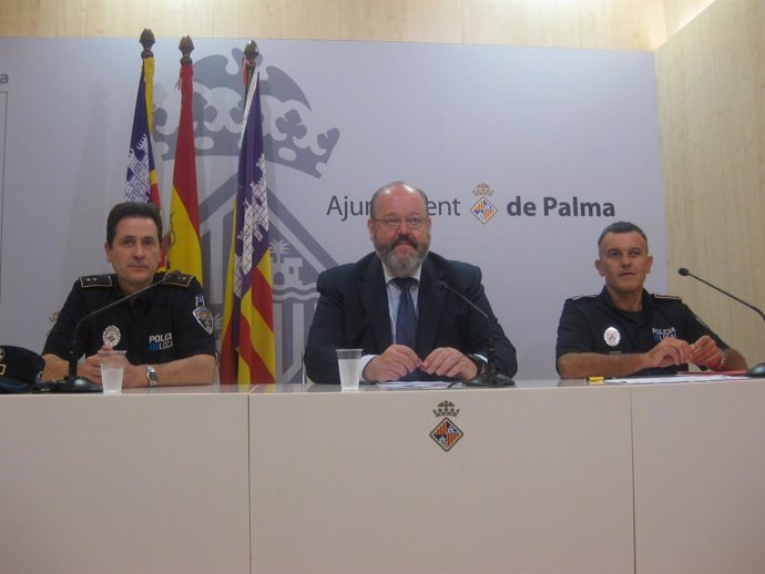 Guillermo Navarro presenta la policía comunitaria