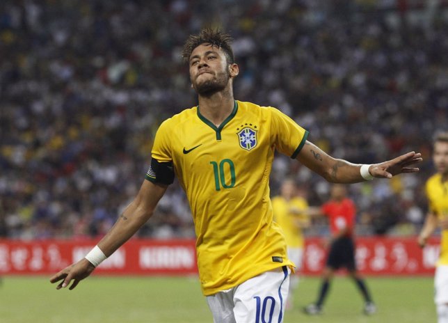 Neymar celebra su cuarto gol