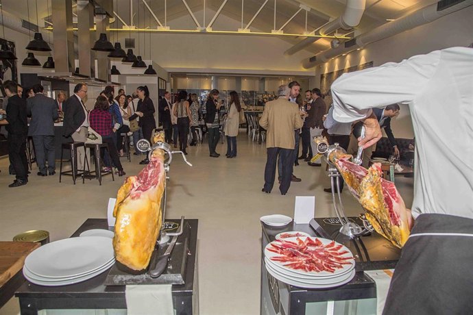 Ibéricos Fisan y Ricard Camarena 