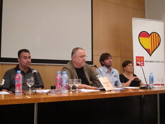 Ángel Hernández y otros tres miembros del Movimiento Cívico 12-O