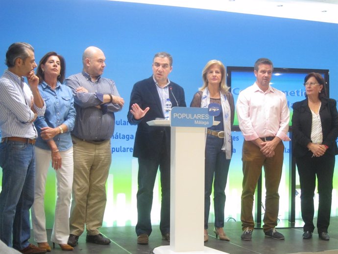 Elías Bendodo PP Málaga junto a parlamentarios del PP Oña, Rico, Díaz, Garrido..