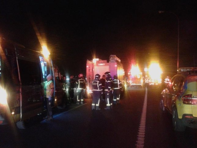 Los servicios de emergencias acuden al accidente