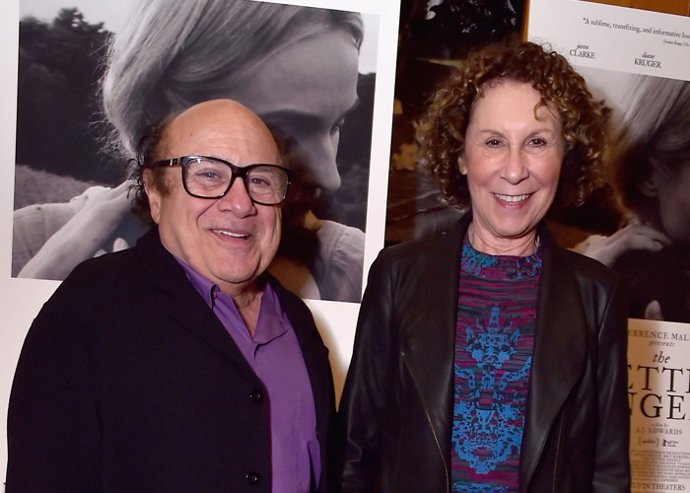 LOS ANGELES, CA - OCTOBER 27:  Actors Danny DeVito and Rhea Pearlman attend the 