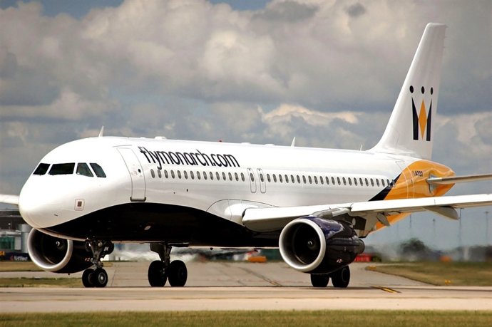 Avión de Monarch Airlines