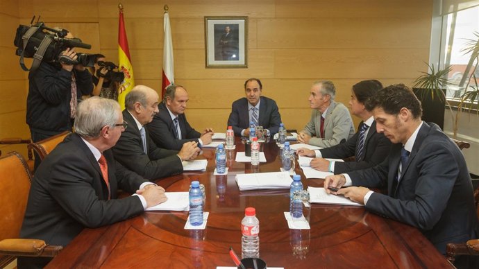 Reunión con los grupos por la Ley del Suelo 