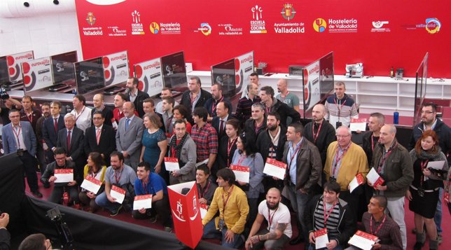 Foto de familia de los participantes en el X Concurso de Pinchos y Tapas