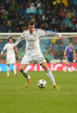 Gareth Bale controla el balón en el encuentro ante el Borussia Dortmund