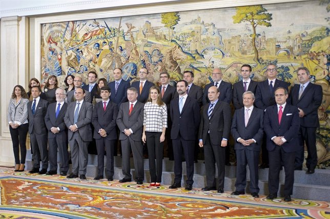 La Reina y una delegación de RNE