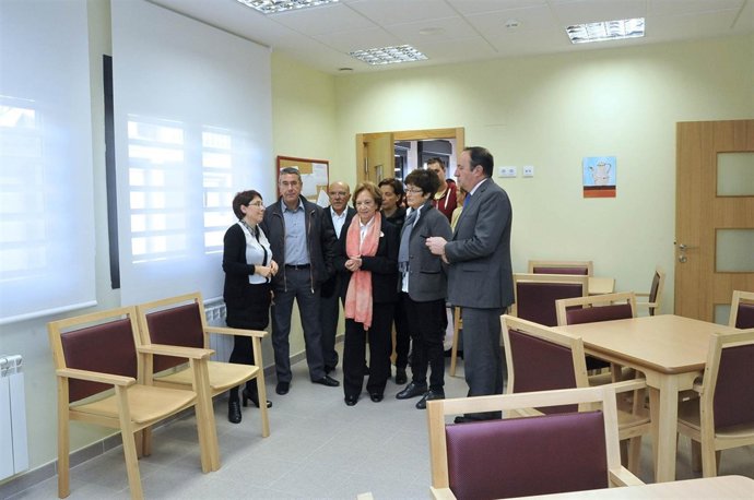 Sanz visita el centro de día de ADA