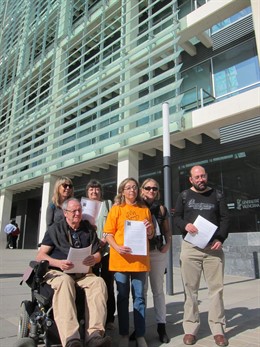 Miembros de la Plataforma en Defensa de la Ley de Dependencia hoy en Valencia