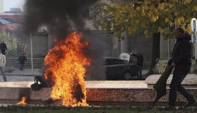 Una mujer se quema a lo bonzo delante del Parlamento de Bulgaria 