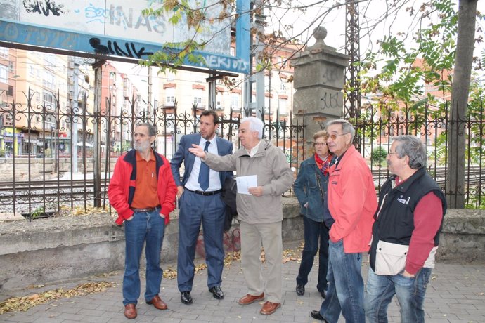 Visita del Grupo Municipal Socialista de Valladolid al barrio de Las Delicias
