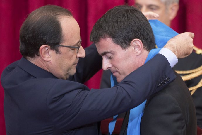 François Hollande impone la Orden al Mérito a Manuel Valls