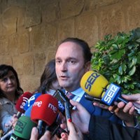 El Gobierno extremeño destaca el descenso del paro juvenil y el aumento de la contratación indefinida