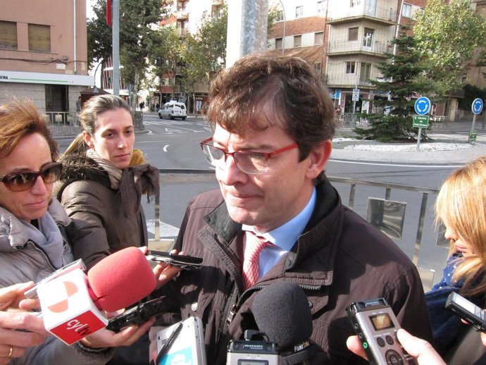 Mañueco atiende a los medios