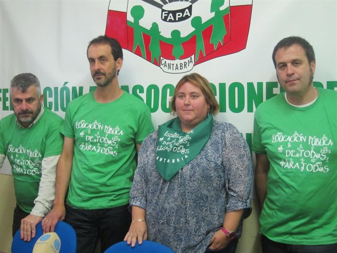 La presidente de FAPA y otros miembros de la Federación en rueda de prensa