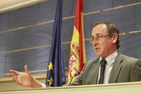 Alonso admite que queda "mucho trabajo" contra la corrupción pero subraya que el PP está actuando con "contundencia"