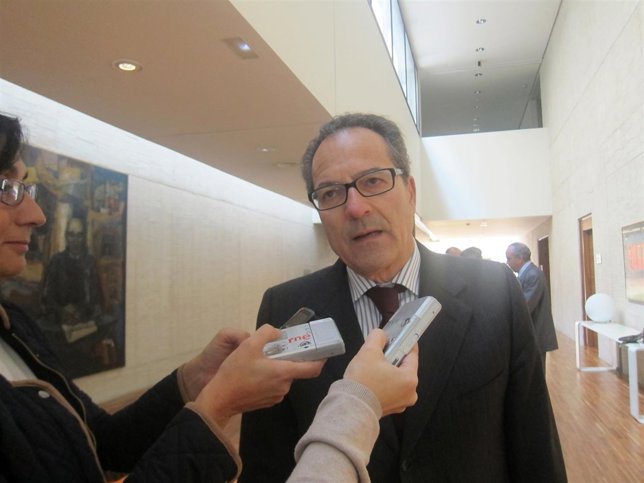 Martín Granizo atiende a los medios en las Cortes