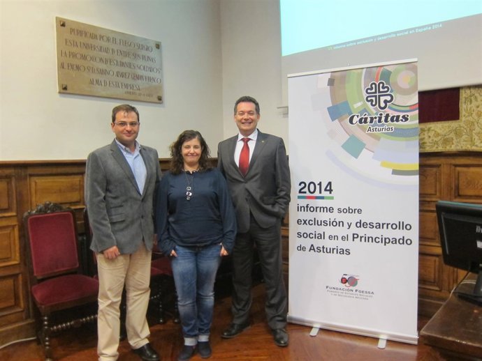 Adolfo Rivas, Raúl Flores y Beatriz Oliveros en la presentación del informe