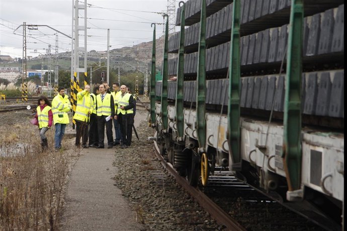 Diego visita el centro logístico de Adif en Muriedas