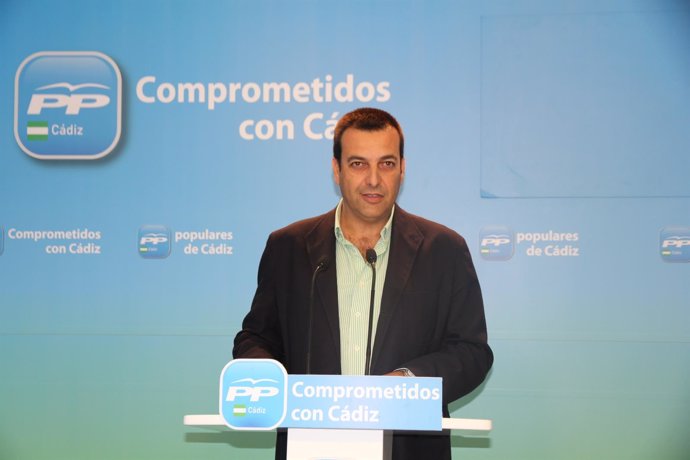 Ruiz Canto en rueda de prensa