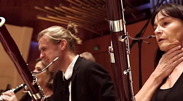 Orquesta Nacional Danesa toca después de comer los chiles más picantes del mundo