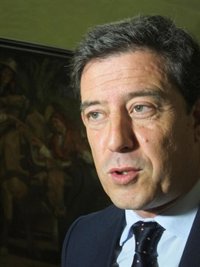 Besteiro replica que la reunión de este miércoles "no va" de la autonomía del PSdeG sino de la "valentía" de Feijóo