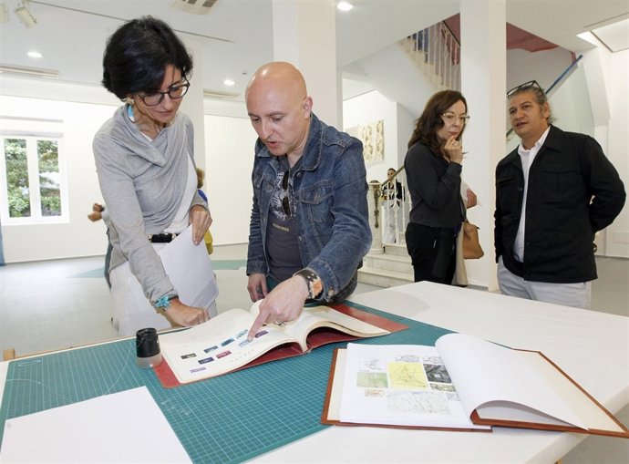 Txuspo Poyo con Paloma Botín y Garaicoa en la clausura del taller de Villa Iris