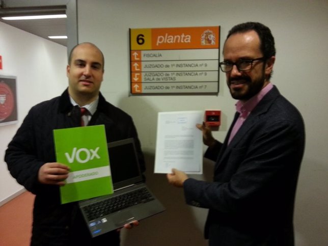 Vox dona un ordenador a la Fiscalía de Asturias