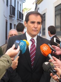 Nieto reitera que sigue condicionando su candidatura a la Alcaldía a "la evolución del empleo"