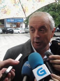 Pachi Vázquez defiende las contrataciones en O Carballiño