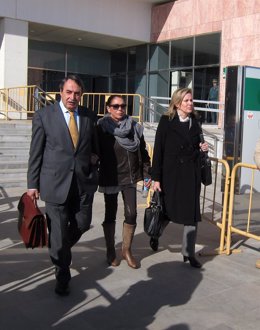 Isabel Pantoja, a la salida de los juzgados