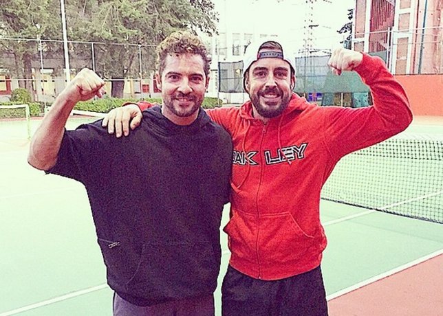 David Bisbal y Fernando Alonso, partidito de tenis en México