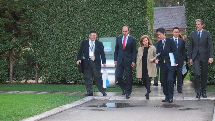 La vicepresidenta llega con  un ministro  nipón al Foro  España-Japón