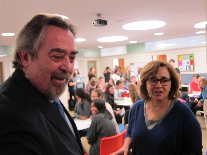 El alcalde Belloch en la School Year Abroad en Zaragoza