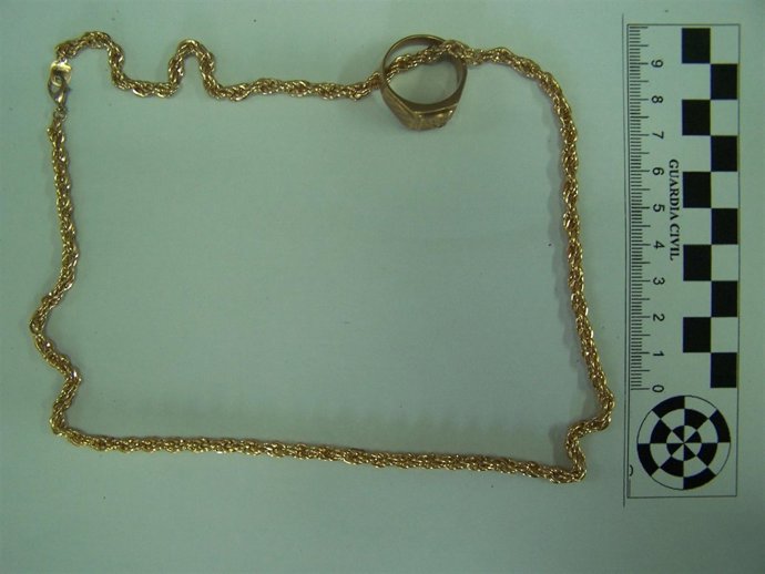 Bisutería intervenida a los detenidos