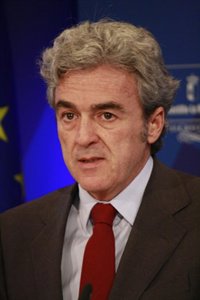 Esteban dice que el Gobierno "no realiza encuestas" y que son los partidos los que realizan "las que estiman oportunas"