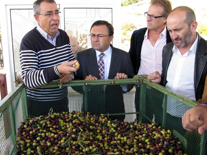 Alcalde de Alozaina, Antonio Pérez, y Miguel Ángel Heredia