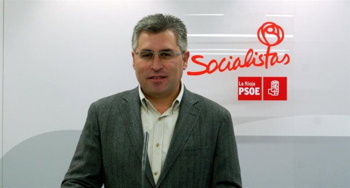 El diputado del PSOE, José Ángel Lacalzada, presenta enmienda PGR 2015