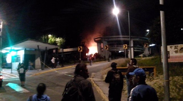 Queman un bus en México